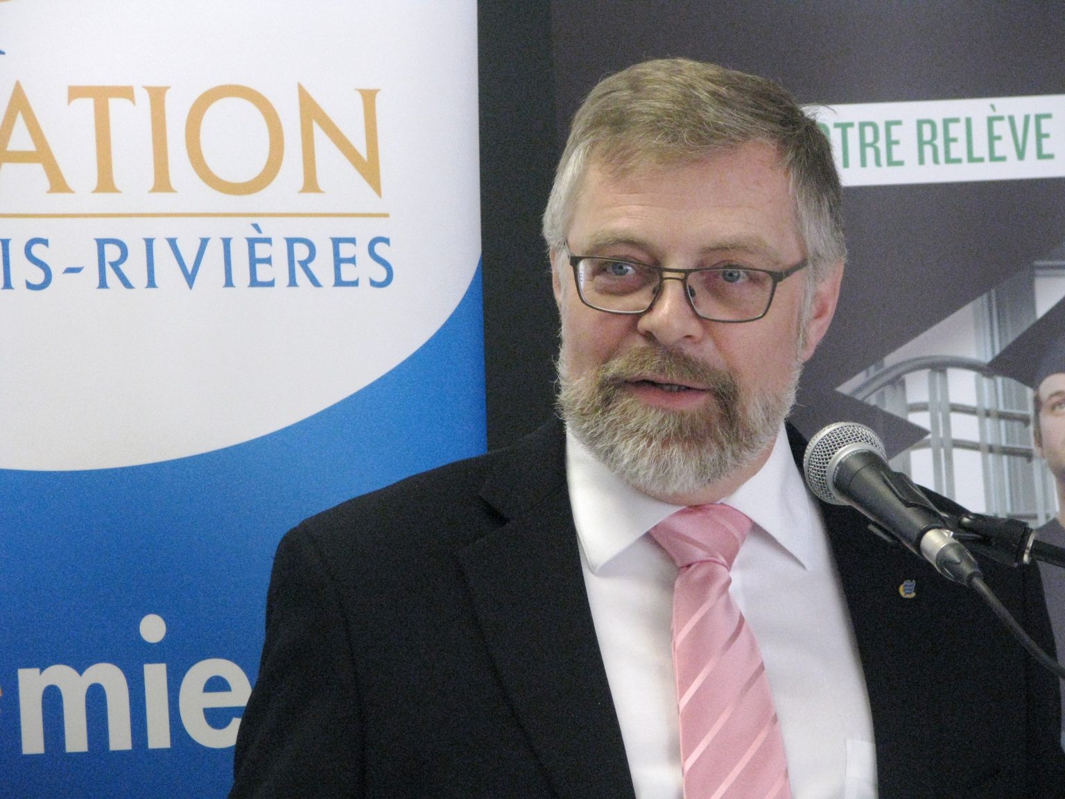 Cégep RaymondRobert Tremblay en faveur d'une souplesse L’Hebdo Journal